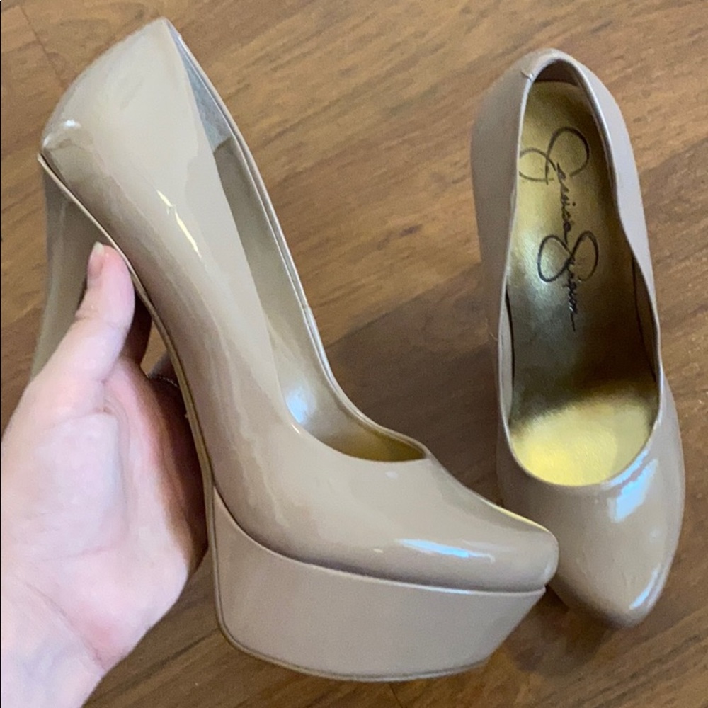 Jessica Simpson pumps